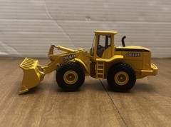 Vintage Ertl Diecast John Deere 744H Wheel Loader 1/50 scale yellow farm toy