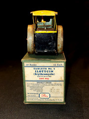 VINTAGE OLD CAST IRON ROAD ROLLER TRI-ANG BY MINIC TOYS ENGLAND 1958 COLLECTIBLE