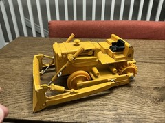 ERTL INTERNATIONAL HARVESTER TD-25 BULLDOZER 1/25 Scale – 1970’s-Missing Track