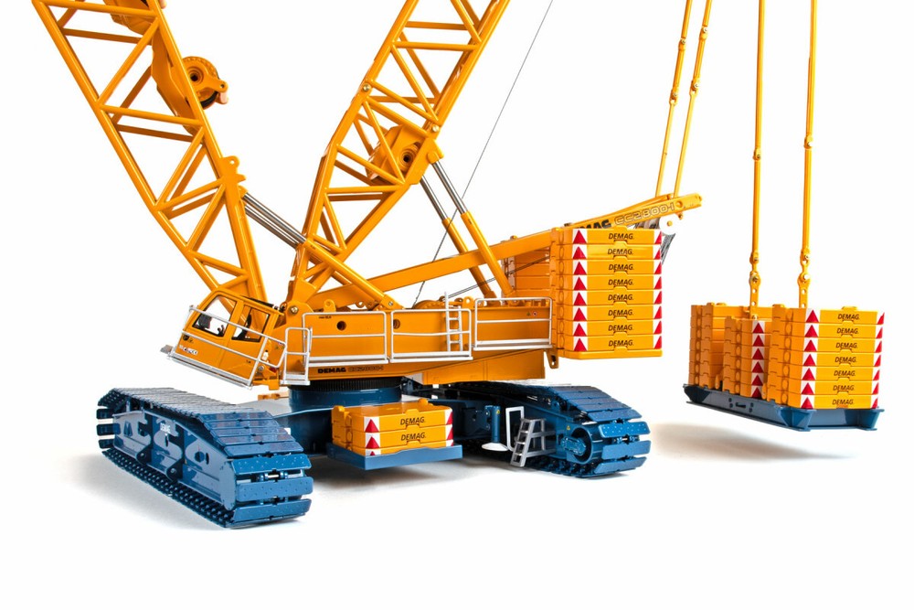 IMC 33-0198 Demag CC2800 1:50 Crawler Crane Model Yellow NEW In Box 14 kg