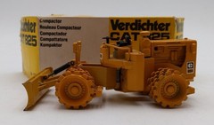 NZG 135 1:50 Scale Caterpillar 825B Compactor LN/Box