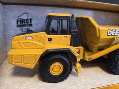 2002 Ertl 1:50 John Deere 400D Dump Truck #15386 NOS