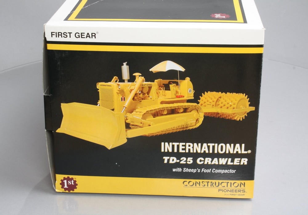 First Gear 70-0155 1:25 International Harvester TD-25 Crawler with Compactor