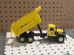 1st First Gear 1/34 Mack R Model Dump Truck Tiger Paw 19-2394