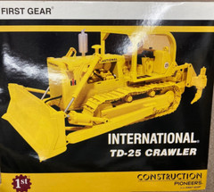 First Gear 1:25 InternationaI Harvester TD-25 Crawler Bulldozer 79-0156 NEW