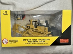 Norscot CAT D11T Track-Type Tractor 55212 1:50 Diecast Model Metal Tracks NIB