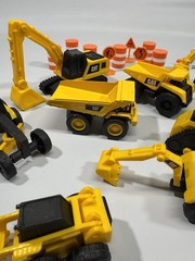 Toy Caterpillar Construction Plastic Mini Trucks lot Of 9 With Acessories