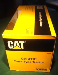 NORSCOT 1/50 SCALE #55025 CATERPILLAR CAT D111R TRACK-TYPE TRACTOR W/RIPPER