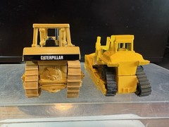 Ertl Caterpillar D6H Dozer 1:64+Hot Wheels Dozer Used With Broken Tracks L-EH
