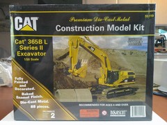 Norscot Construction Model Kit CAT 365B L Series II Excavator 1:50 Yellow Sealed