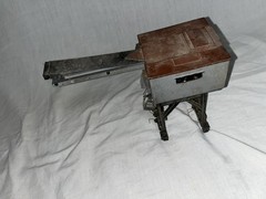 ODD RARE VINTAGE H.O. DIE CAST MOTORIZED CRANE / COAL LOADER FOR RESTORATION