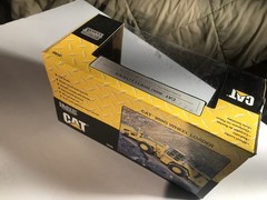 CAT 988G Wheel Loader Diecast 55302 NIB 1:64 2005