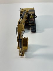 1/50 CAT Caterpillar 323 Excavator w/ Operator, High Line Diecast Masters 85657