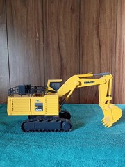 1:50 scale diecast komatsu pc3000 super excavator in mint condition