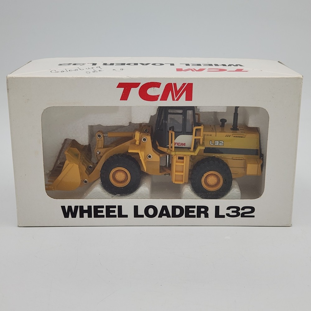 TCM L32 Wheel Loader 1:50 Scale Diecast Construction Model Japan W/Original Box