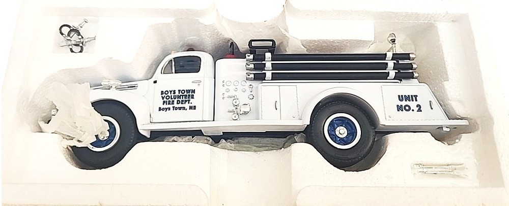 First Gear 19-2094 Ford 1951 F-7 Fire Truck – Boys Town – White 1/34 Diecast MIB