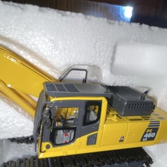 Komatsu PC460LC Excavator Diecast Model 1:50 Yellow Gray Black w/ Case
