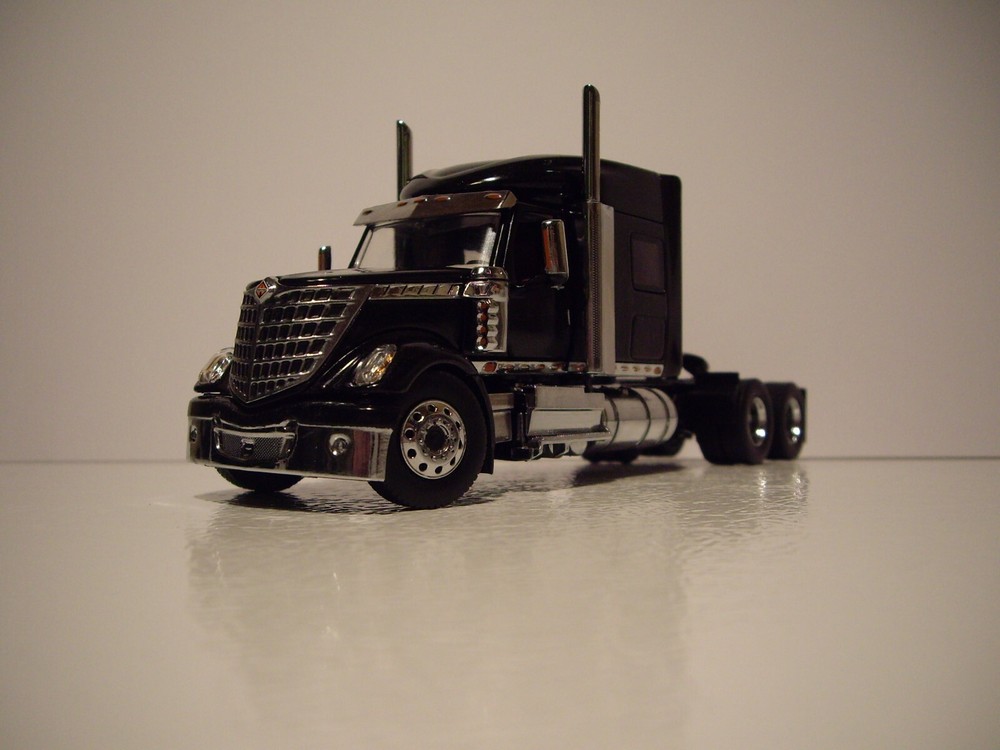 DIECAST MASTERS 1/50 BLACK INTERNATIONAL LONESTAR TRACTOR SAME SCALE FIRST GEAR