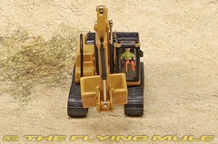 Diecast Masters 1:87 320D L Excavator w/4 Work Tools