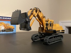 Shinsei 1:50 diecast #614 Komatsu PC650 Hydraulic Excavator Loading Shovel MINT!