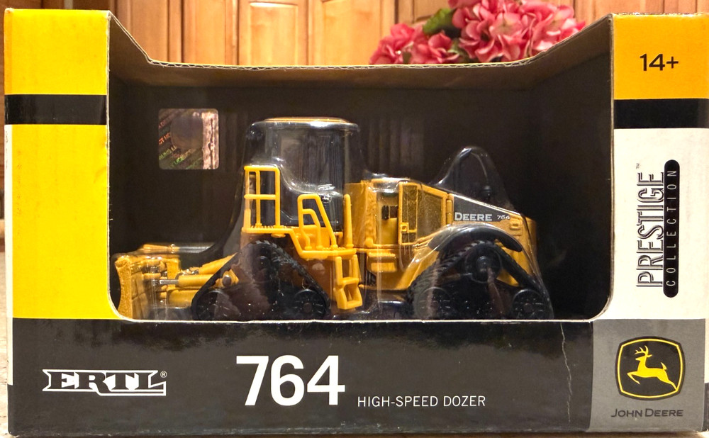 ERTL JOHN DEERE 764 HIGH SPEED BULL DOZER DIE CAST 1:50 BRAND NEW MINT