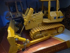 Die Cast John Deere 850C Crawler Dozer- 1:50 scale by Ertl #5261 (1996) NEW…