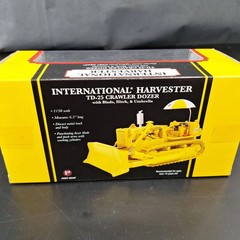 First Gear 50-3132 1:50 International TD-25 Dozer with Umbrella Blade and Hitch