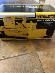 First Gear International TD-25 Crawler Dozer 1:25 Diecast Metal Yellow 79-0156
