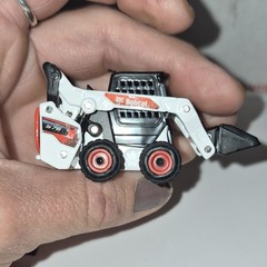 ERTL Bobcat S76 Skid Steer Loader 1:64 White/Black/Red 2023 Diecast