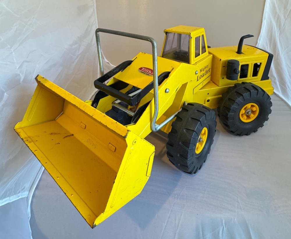 1967 MIGHTY TONKA DIESEL FRONT END LOADER TRACTOR PRESSED STEEL – Very Clean