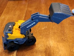 Volvo Micro Workers Excavator Construction Site Plastic Toy Vehicle