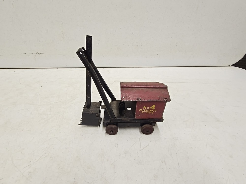 Antique Metalcraft St. Louis Pressed Steel No. 4 Steam Shovel