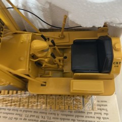 1/16 Cat D2 Track-Type Tractor With Loader Traxcavator box 9