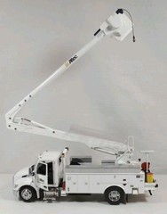 Diecast Masters 71105 Peterbilt 536 Aerial Service Truck & Altec AA55 1/32 MB