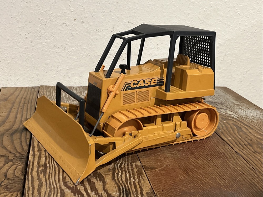 1987 ERTL CASE 2057 BULLDOZER MODEL TOY