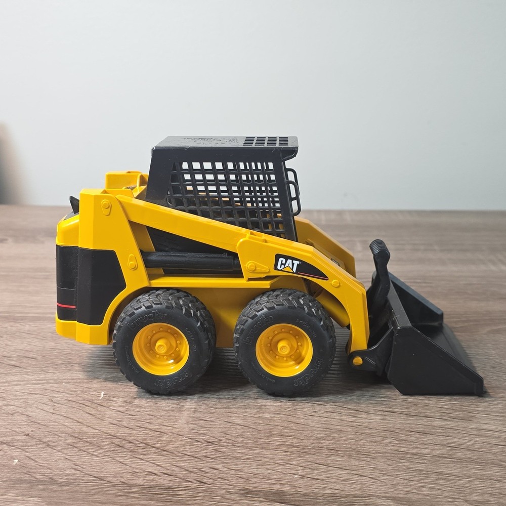 Bruder CAT Skid Steer Loader Construction Toy Vehicle Yellow Made in Germany
