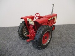ERTL VINTAGE FARMALL 706 RED TRACTOR – DIE CAST – DECALS – EXCELLENT