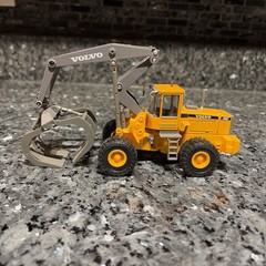 Volvo L180C 1:50 Scale High Lift Log Loader Diecast Metal And Plastic