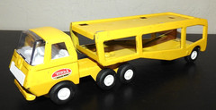 Vintage 1970’s 9.5″ TONKA Pressed Steel Car Transport Yellow Complete CLEAN!