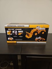 1/25 International Harvester IH First Gear 560 Pay Loader 15 Inches Yellow New!
