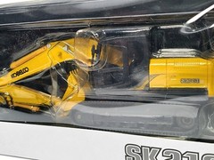 Kobelco SK210LC-9 Excavator – Yellow – China 1:43 Scale Diecast Model New