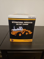 1/25 International Harvester IH First Gear 560 Pay Loader 15 Inches Yellow New!