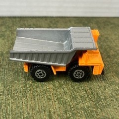 Matchbox International Ltd Dump Truck Orange Silver 1:140 Scale Made in China
