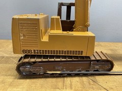 1/16 ERTL Case Model 688 Excavator Construction Toy W/ Tracks