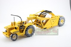 New 1:24 Scale John Deere 840 Diesel with 400 Scraper – Reuhl Model JD840/400