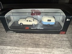 Malibu Model Collection Die-Cast #06009 Jaguar MKII with Caravan NIB