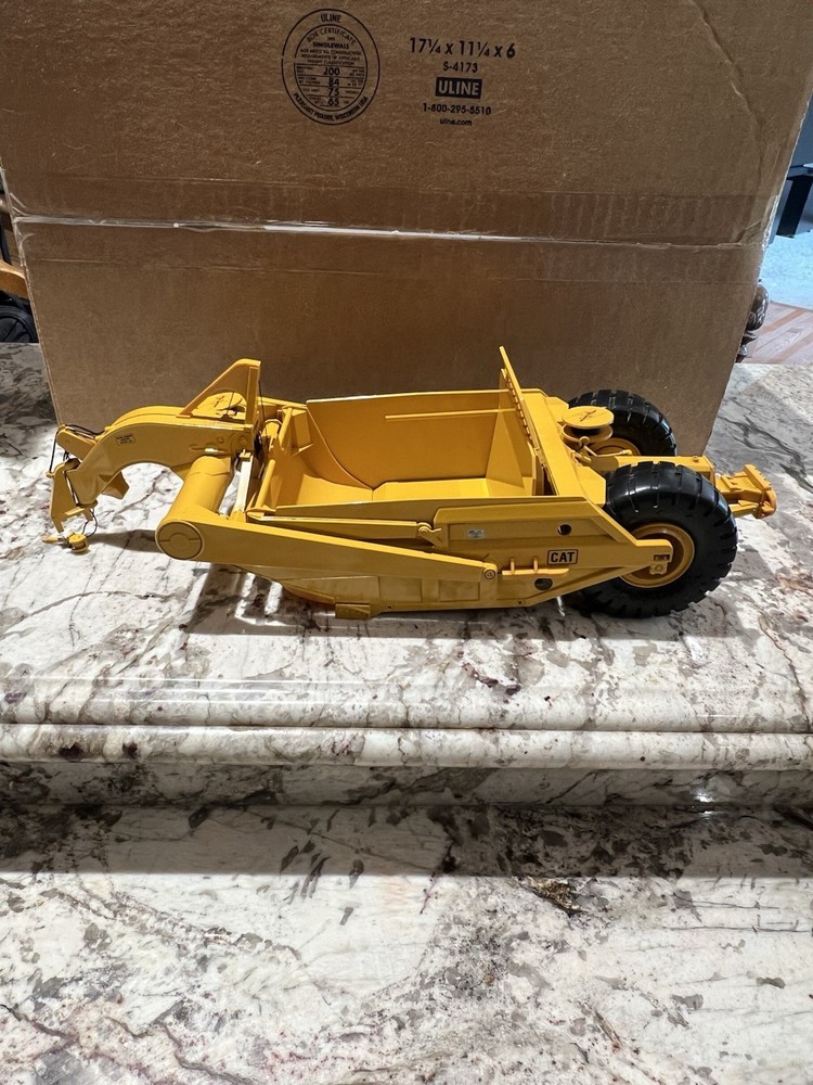 Caterpillar No. 456 Scraper ACMOC 1/25 First Gear 2011. No Box. Great Price!