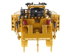 Caterpillar D11 Track Type Dozer Diecast Masters 85659 1:87