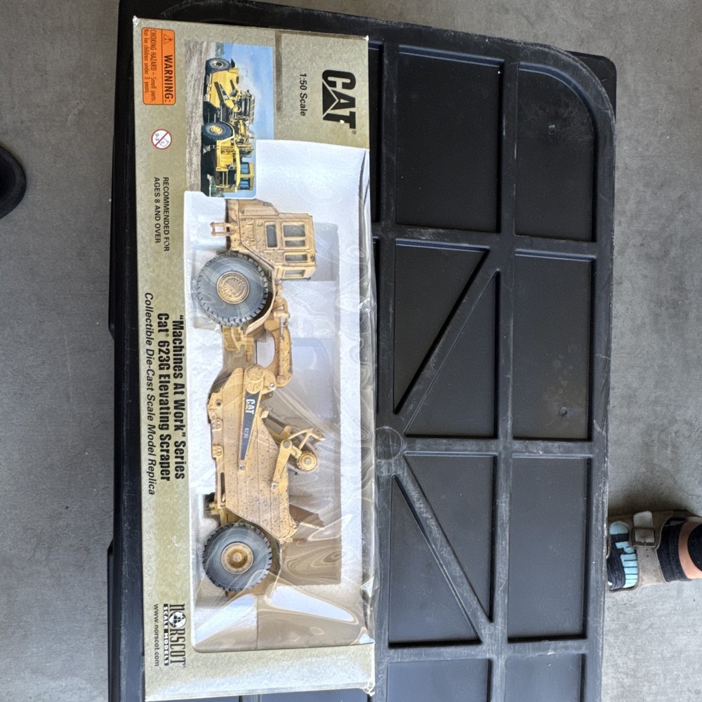 Norscot CAT 623G Elevating Scraper Diecast Model 1:50 Machines at Work 55182