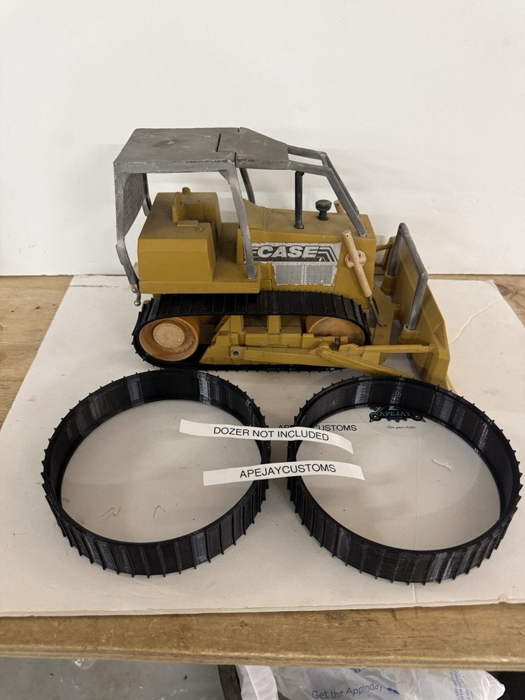 i pair of new tracks for ERTL CASE 1550 Toy 1:16 Model Bulldozer #608-10CO